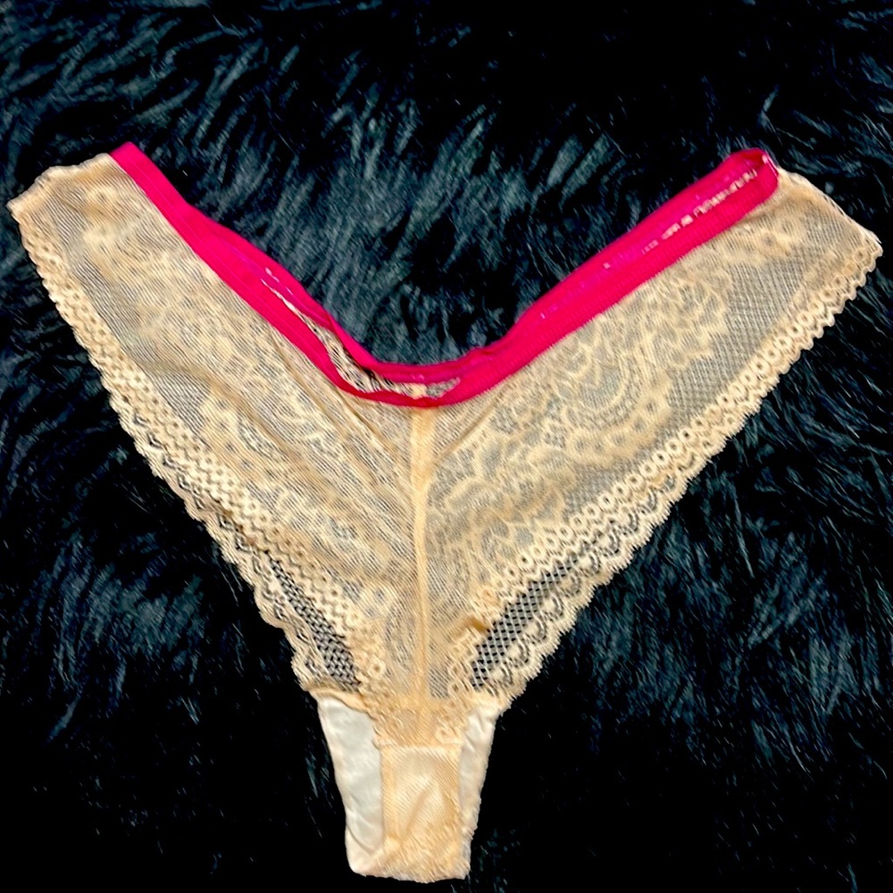 LACE THONG - Picture 3 of 4